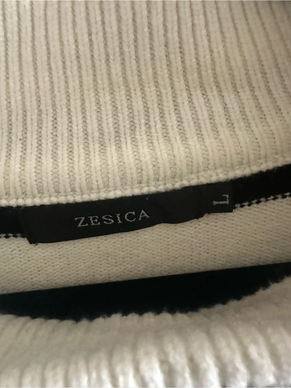Zesica White Knit Top with Black Trim Size L